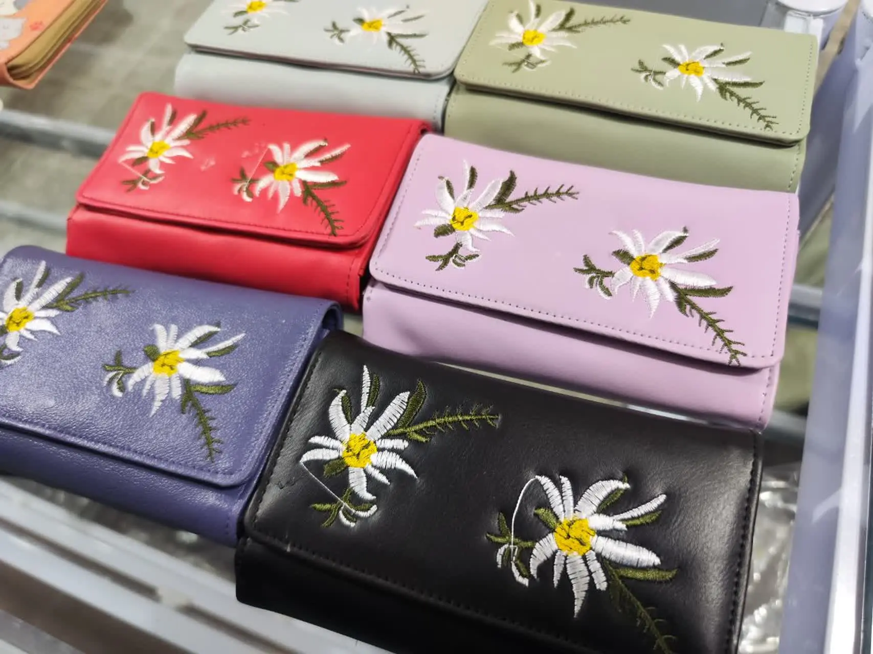 کیف چرم بابونه دور
