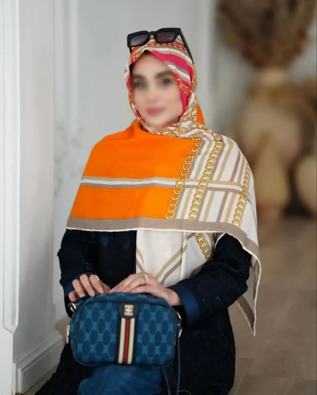 موقعیت👈دنبال یه روسری نخ پن...