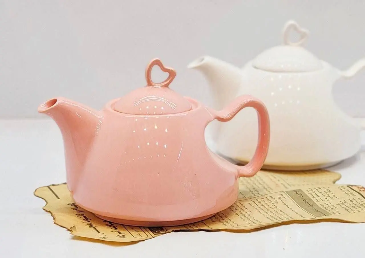 قوری چینی دسته قلبی
