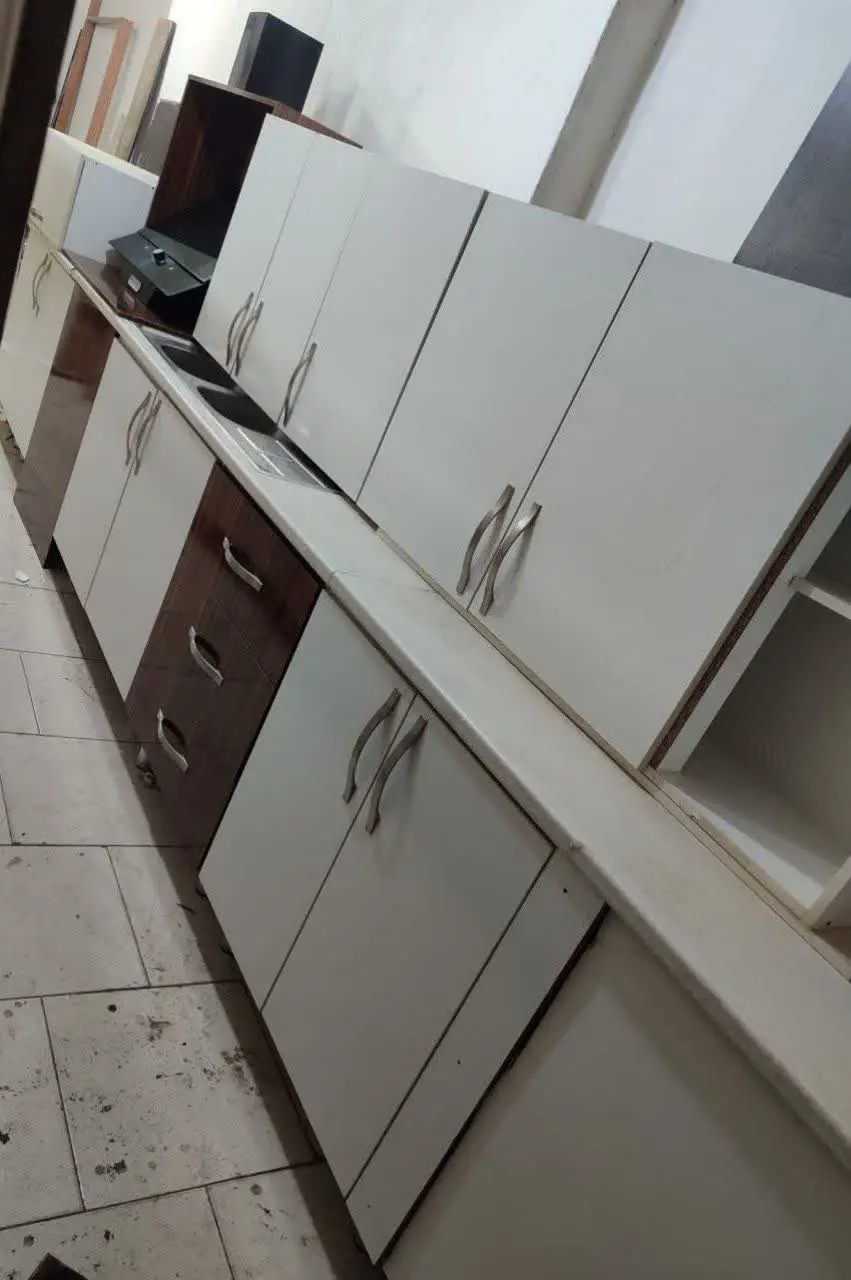 ۱۰ متر کاببنت ام دی اف به متراژ ۵ متر زمینی ۵ متر دیواری سالم و تمیز در حد نو به همراه 
