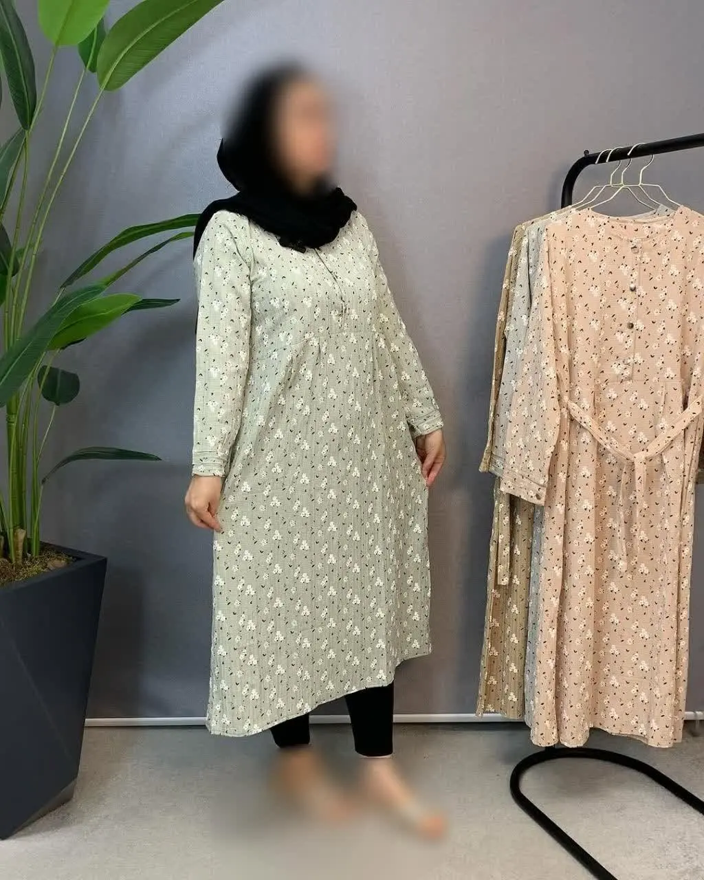 😍باورتون میشه قیمت این تونیک بلندمون که مدل پیراهنه فقط ۳۹۵ هزار تومنه اونم با جنس کراش اونم با شکوفه‌های بهاری تازه جلوشم دکمه داره که باز میشه آستینشم دکمه داره 🥰😘😍
