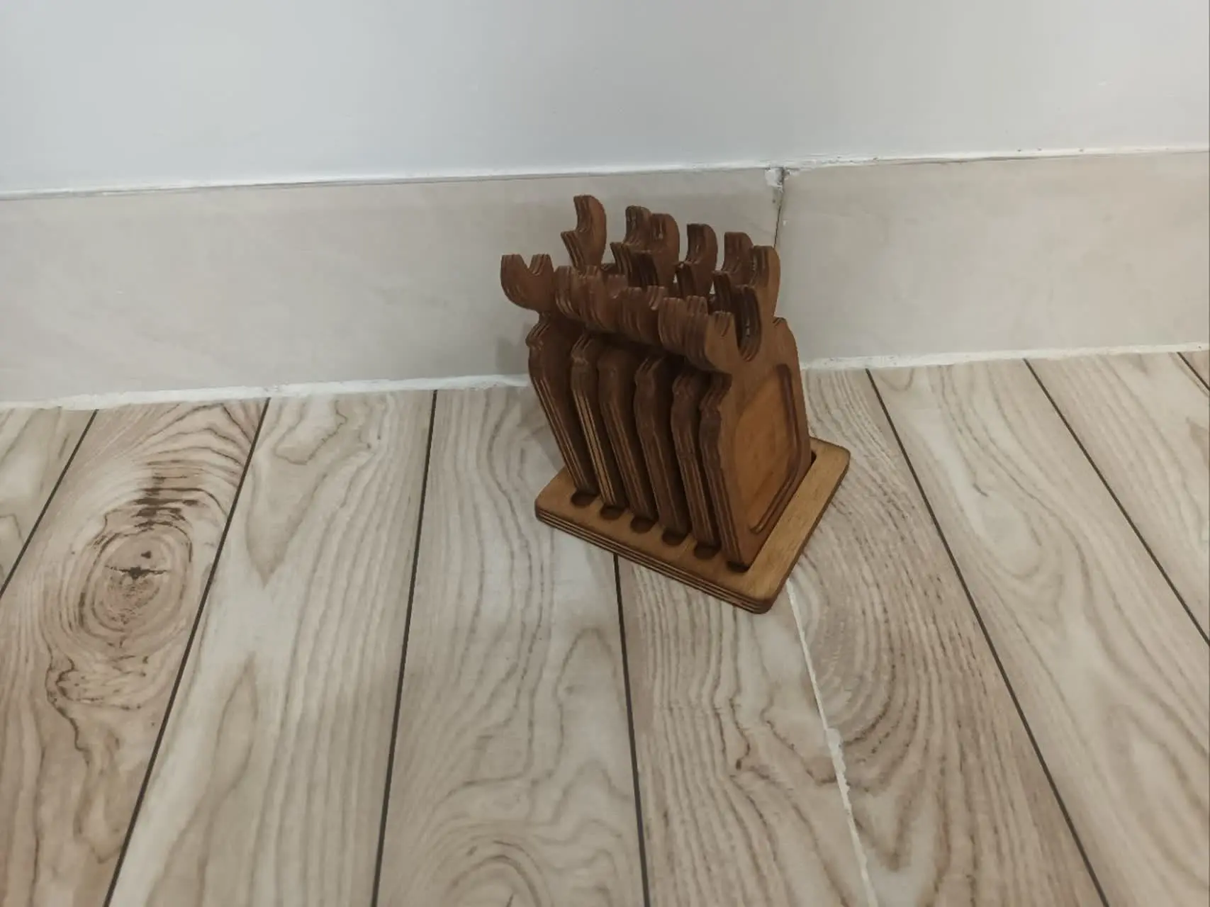 ۶عددجالیوانی همراه بااستندچوبی
