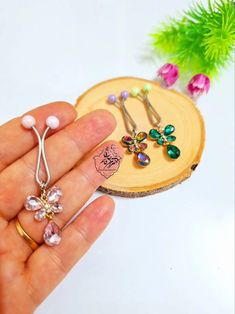 به هیچ عنوان سیاه نمیشه و نخکش نمیکنه👌
