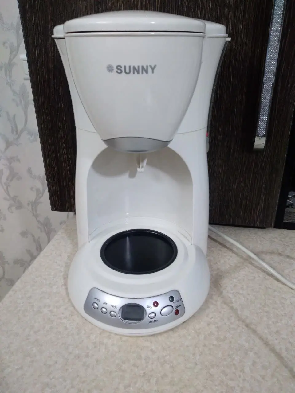 قهوه جوش نو مارک سانی اصلا استفاده نشده فقط قوریش شکسته 
