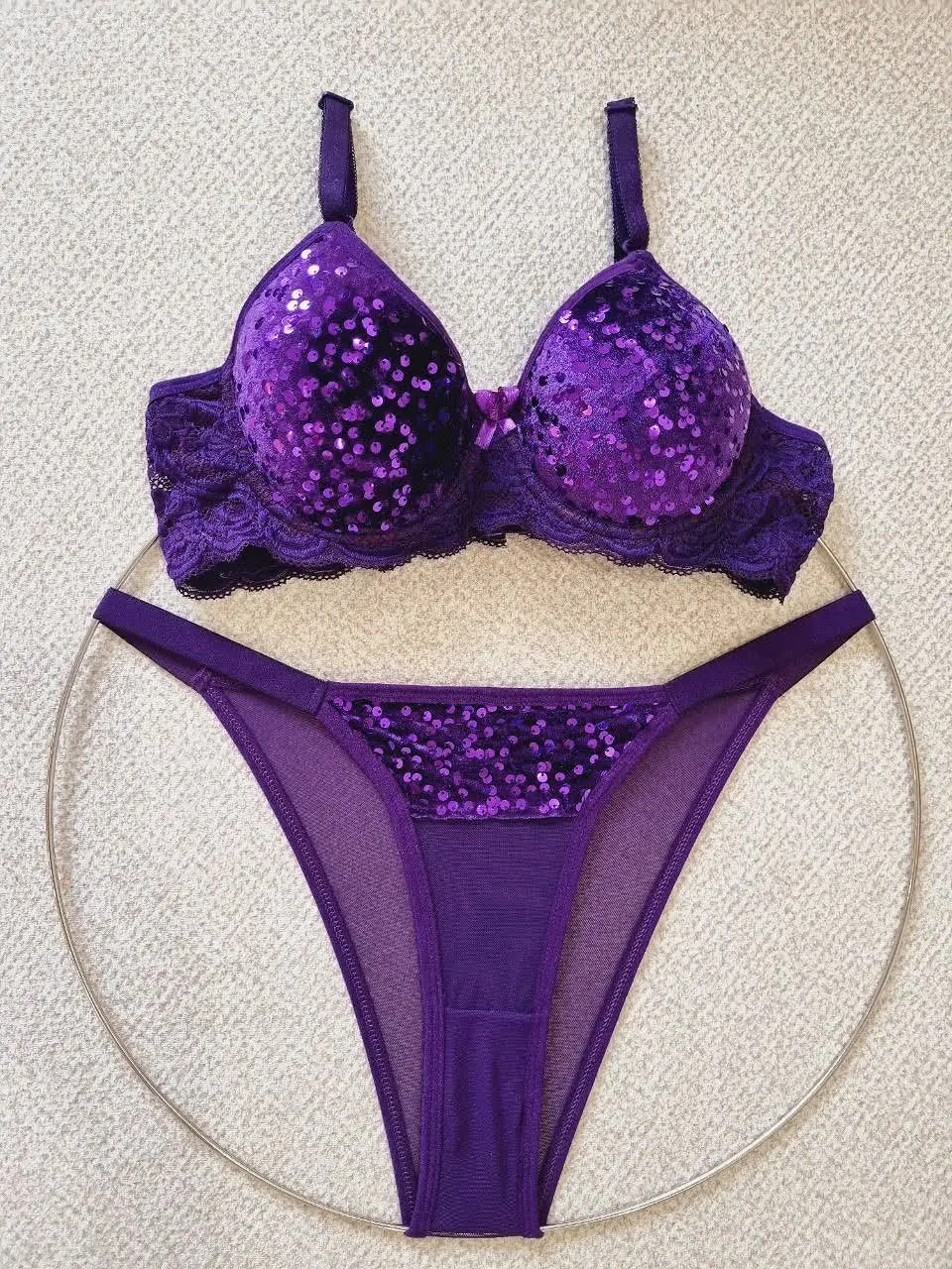 از اون ست‌ها که از همه مدلهاش باید بخری بس که قشنگه😍🤩
