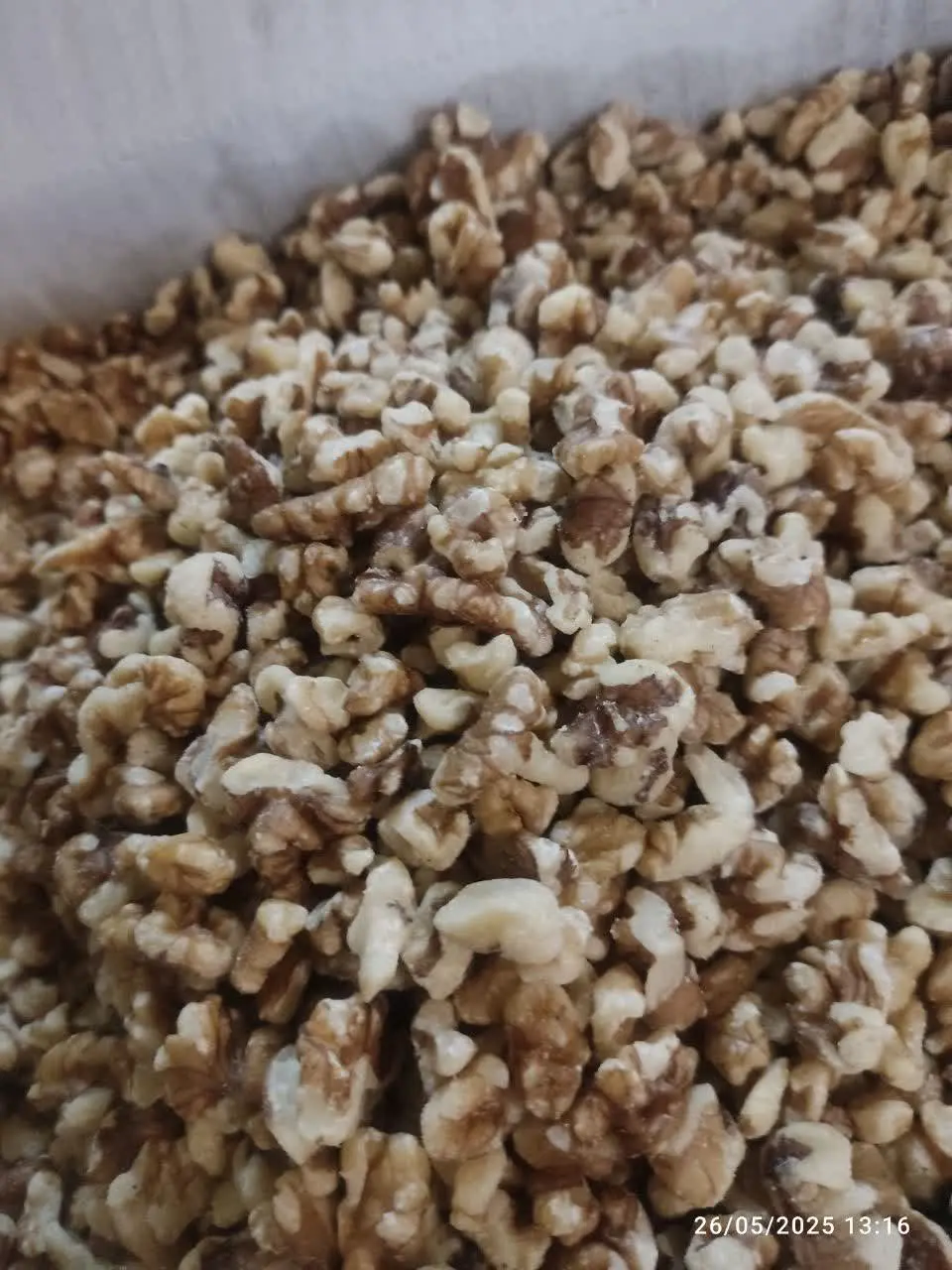 مغز گردوی سفید ایرانی تمیز شده اعلای دندونه‌ای …. تمیز قابل استفاده برای صبحانه‌.. ‌انواع دسر و کیک و شیرینی و خورشت 
