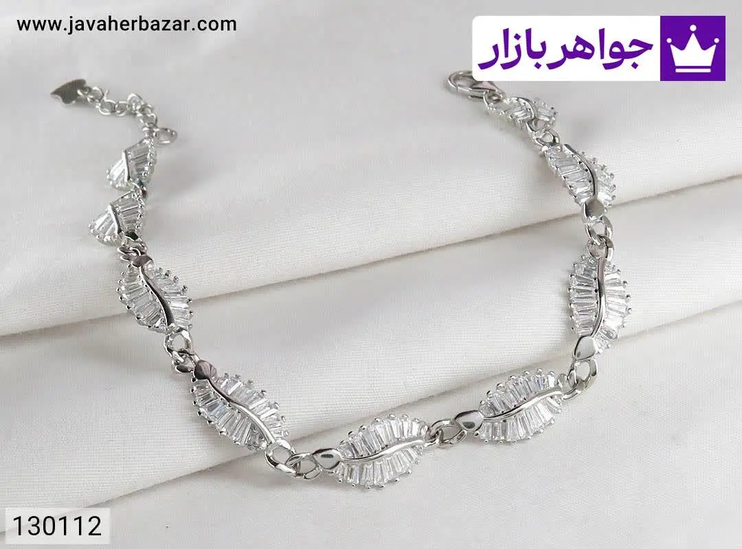 دستبند نقره طرح گلبرگ زنانه - کد ۱۳۰۱۱۲
