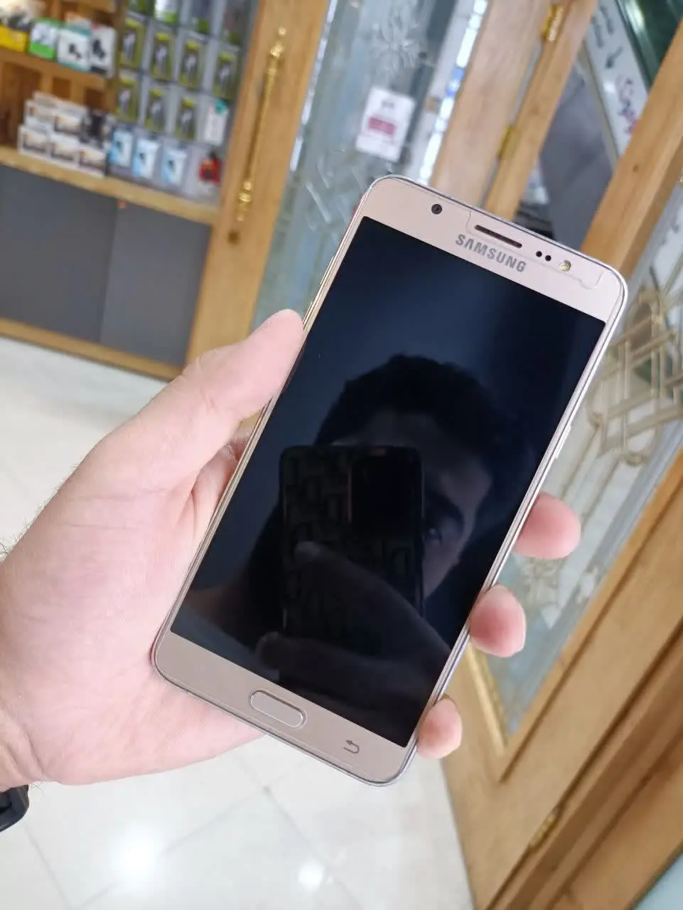 دوربین اصلی ۱۳