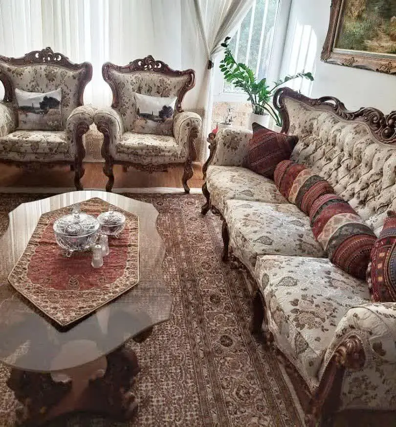 مبلمان ۷نفره یک کاناپه ۳نفر ه و ۴تا تک نفره بهمراه ۲تا عسلی ویک جلو مبلی❌️
