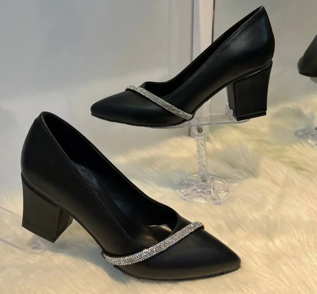 مجلسی نگین دار 
