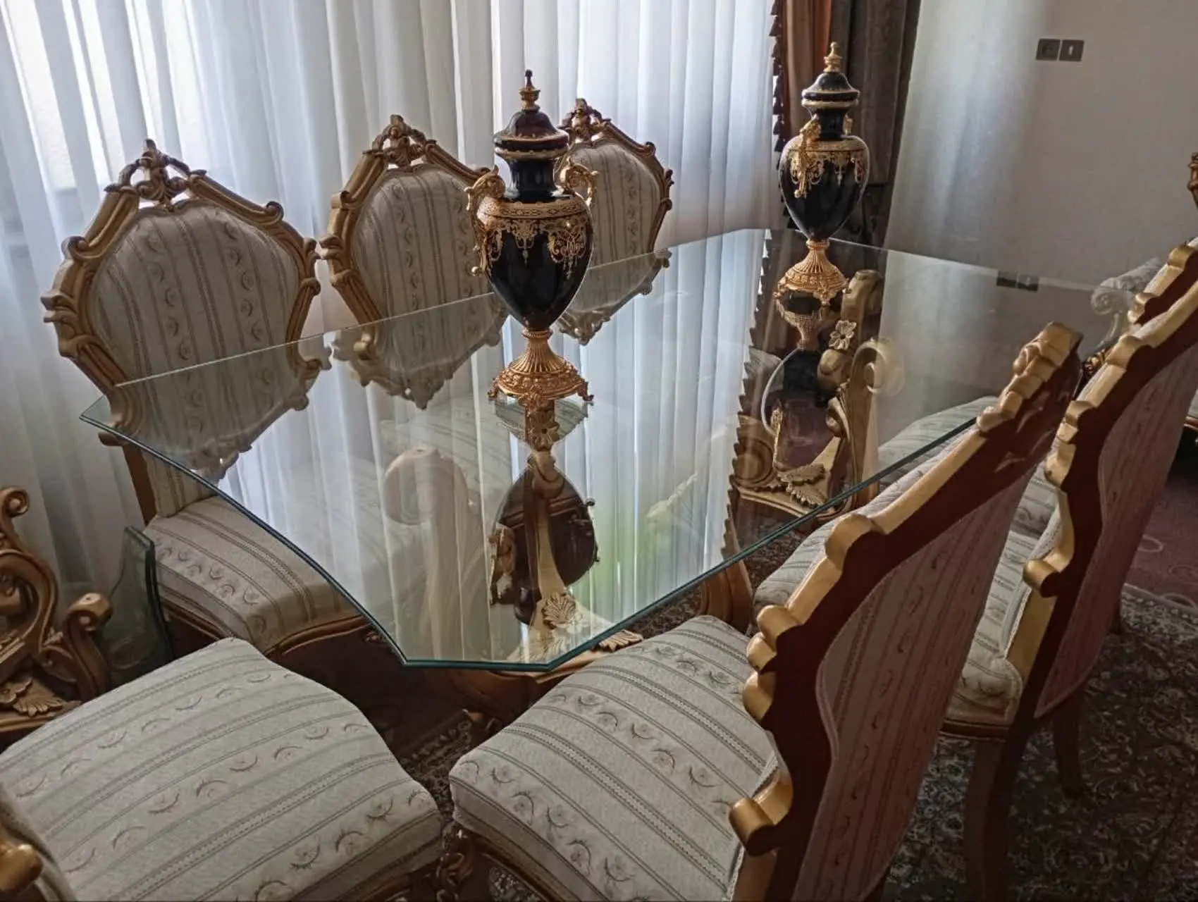 میز ناهارخوری هشت نفره