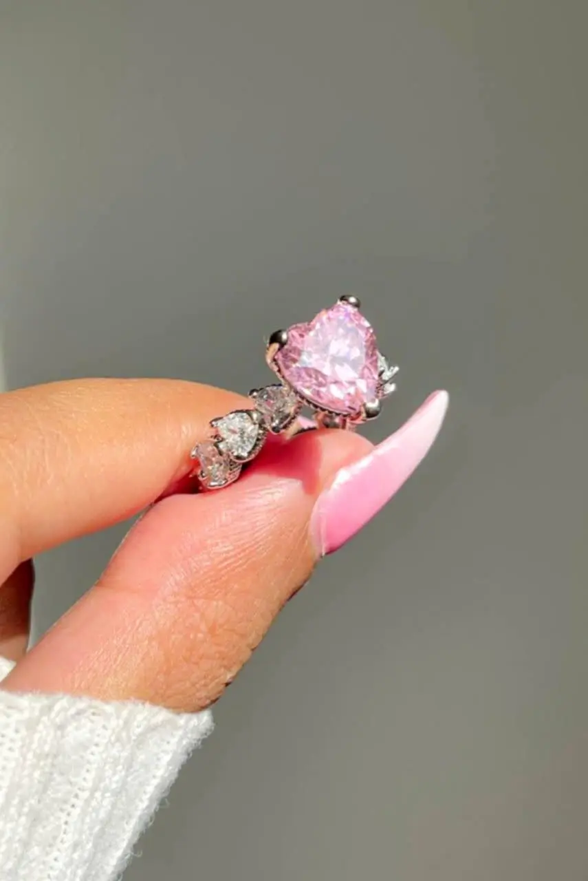 وخب از زیبایی انگشتر روی ان...