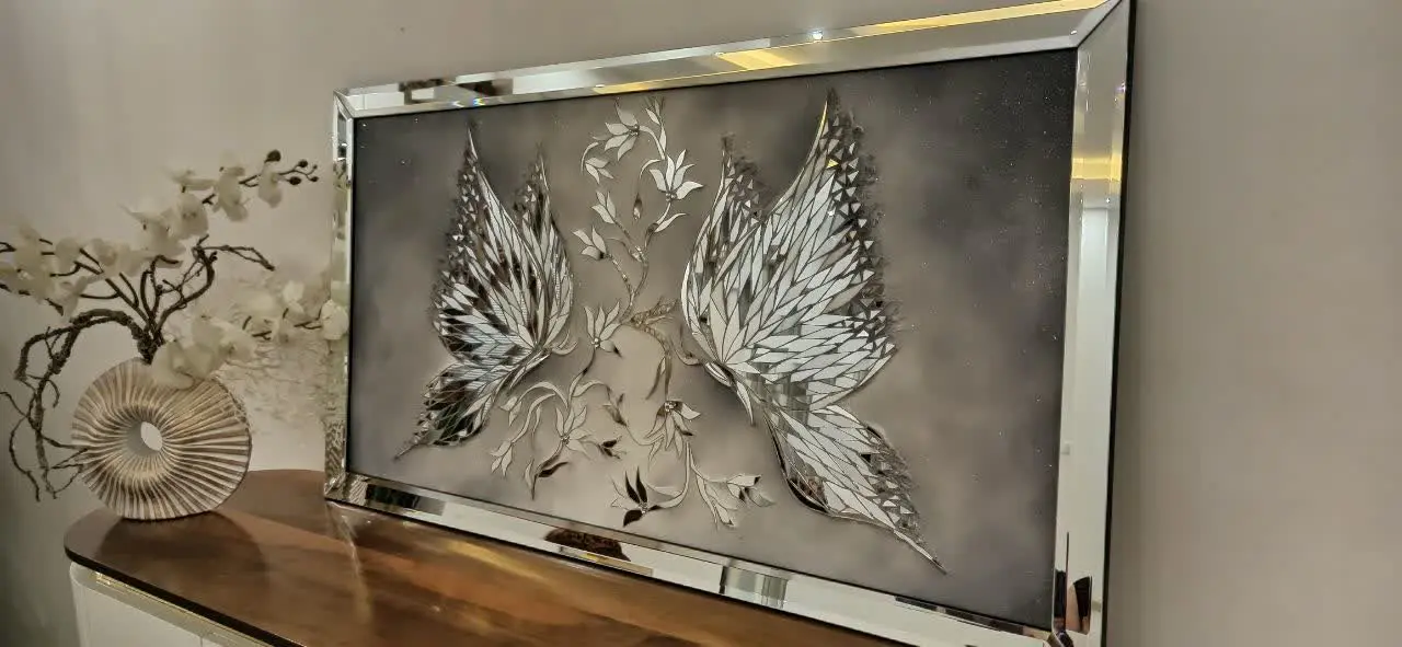 تابلوی زیبای پروانه و گل با آینه کاری حرفه‌ای و جذابش😍😍
