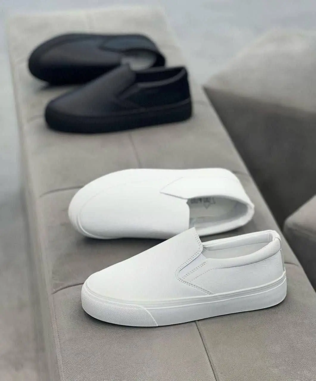 رنگبندی مشکی و سفید زرشکی