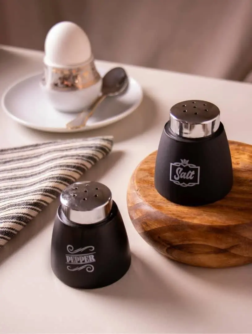 نمکپاش شیشه‌ای مشکی 
