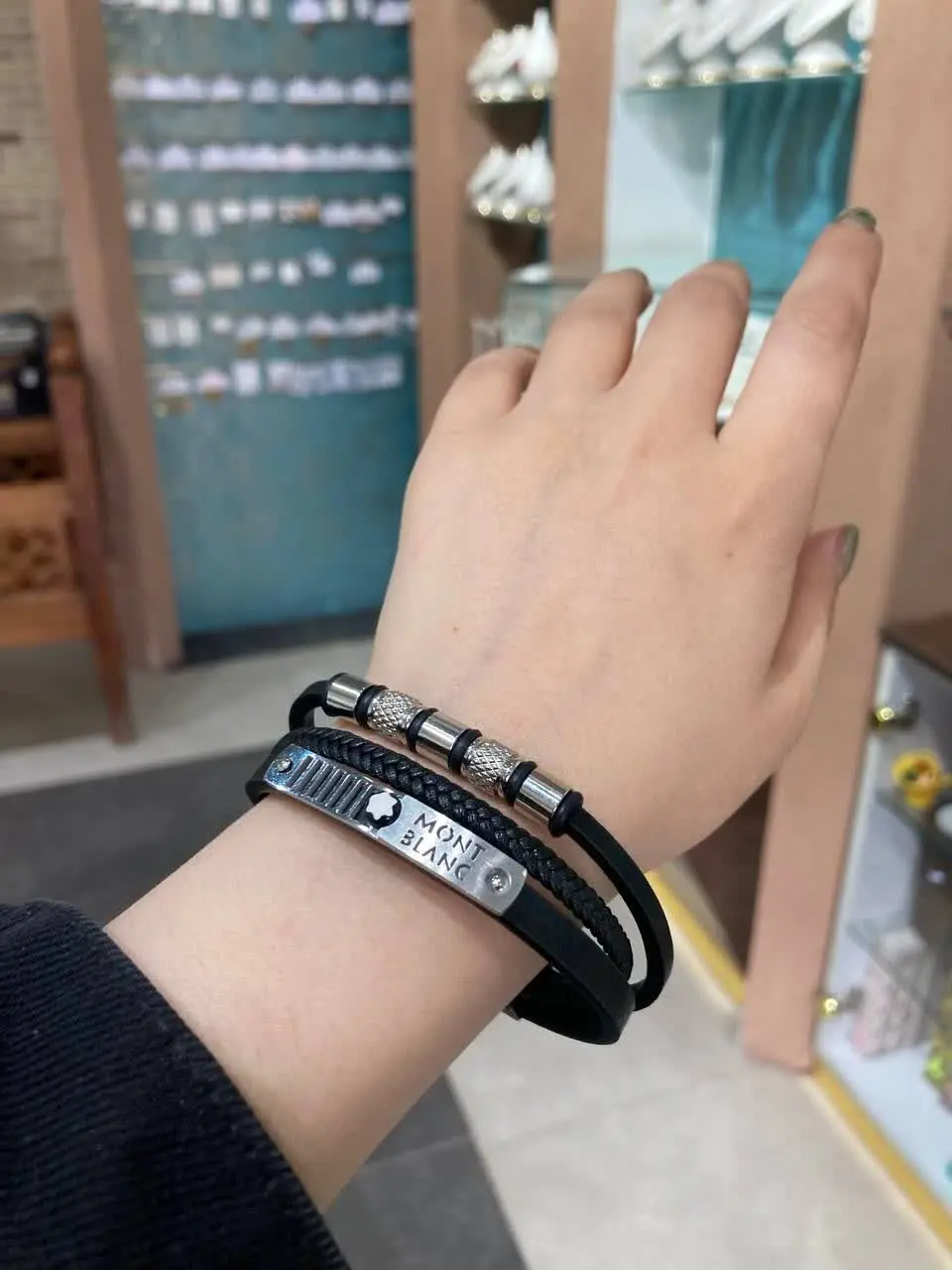 دستبند چرمی Mont Blanc
