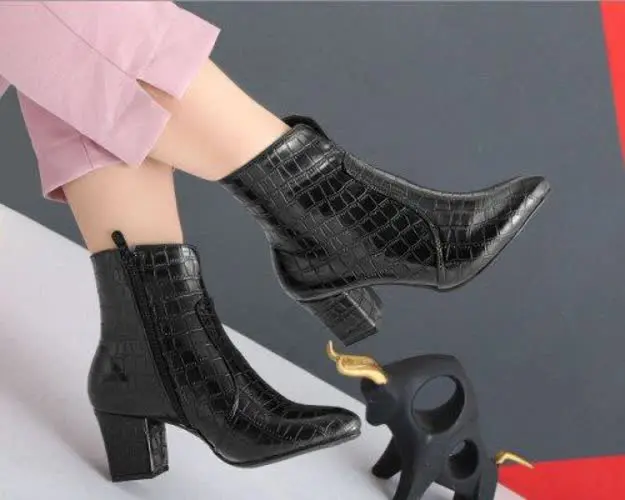 نیم بوت پاشنه دار زنانه فوق...