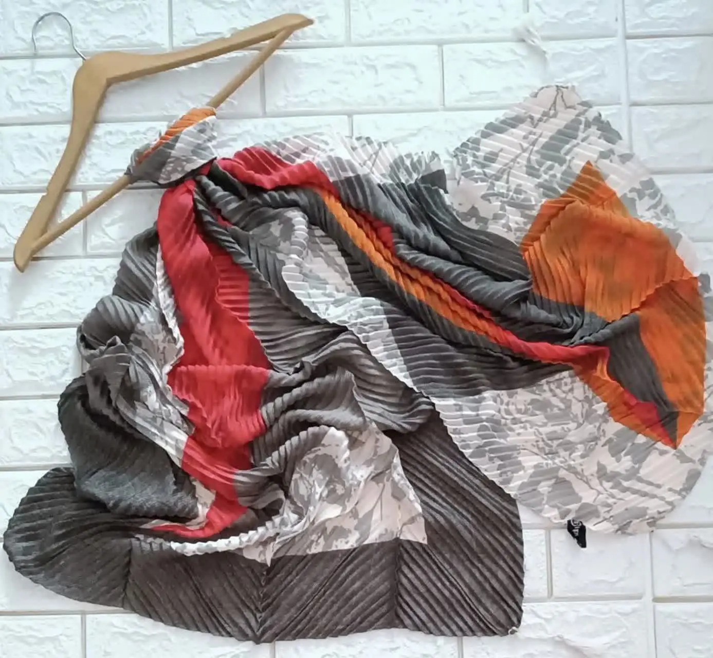 🐝شال پلیسه سرژه