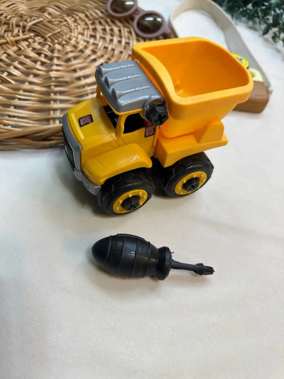 ماشین اسباب بازی تک عددی خاکریز کد ۹۴۰۰۱ 
