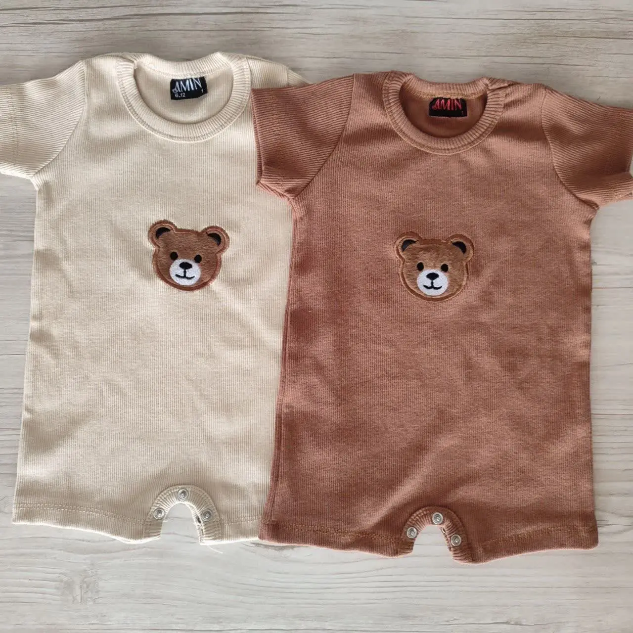 رامپر تدی گلدوزی کرم و قهوه‌ای حدودا تا سه سال بسته به جثه کودک 
