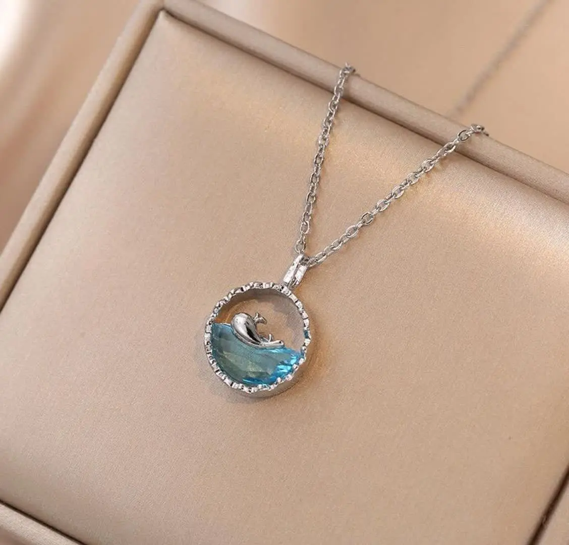 گردنبند نهنگ و دریا بسیار ز...