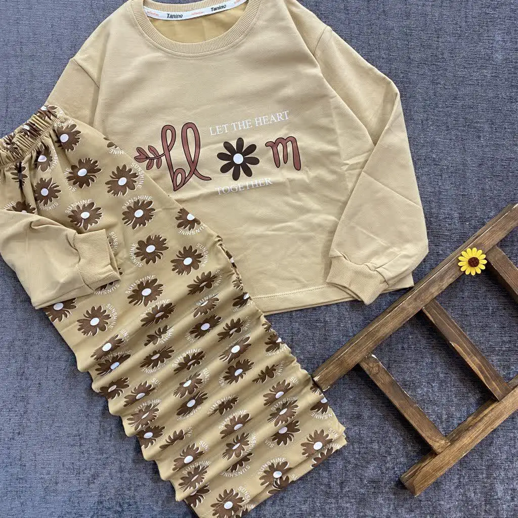 کراپ و شلوار تک رنگ
