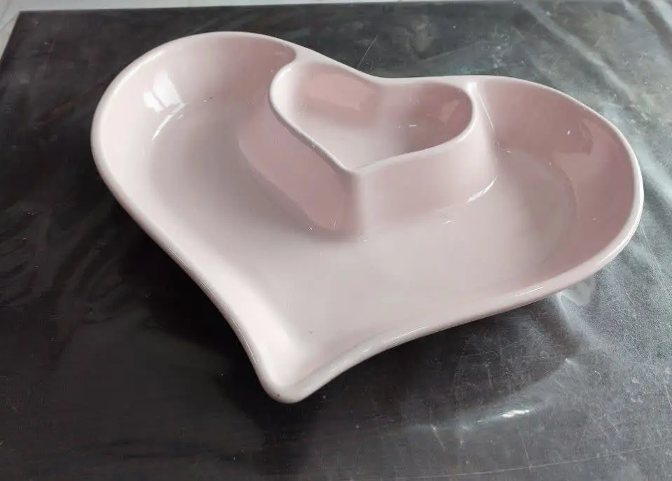 اردو خوری قلبی در دورنگ سفید و صورتی
