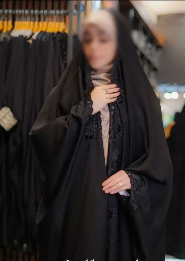✅چادر عربی کرپ کره گلدوزی شده با گلهای مخملی تنخور عالی👌
