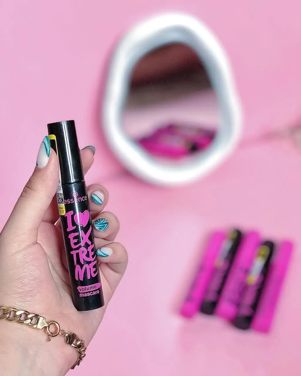 "✨ دو انتخاب بی‌نظیر برای مژه‌هایی رویایی! 🌸🖤
