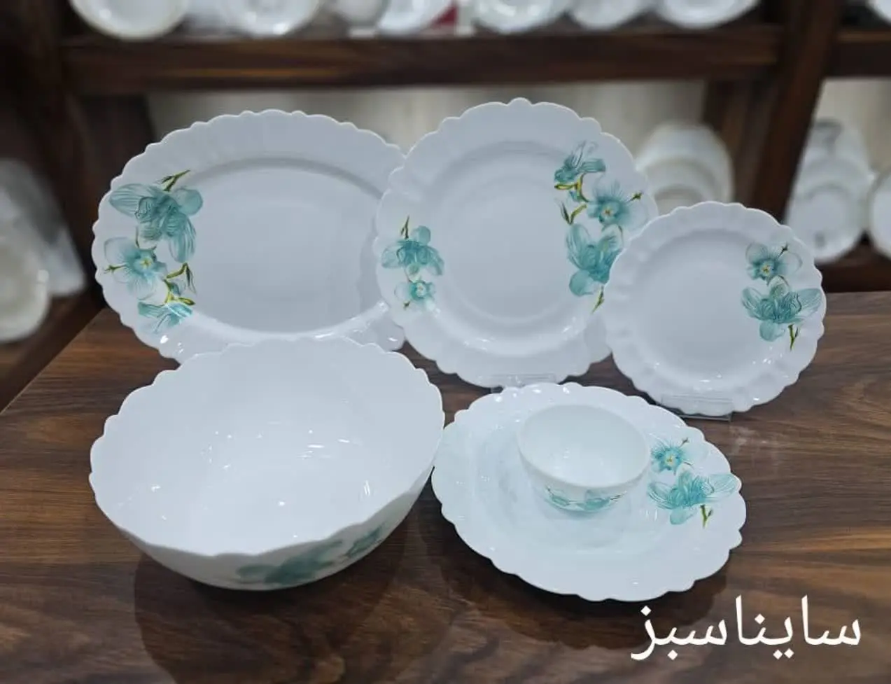 سرویس‌های ۲۶ پارچه در قالب کنگره در طرح و گلهای مختلف 
