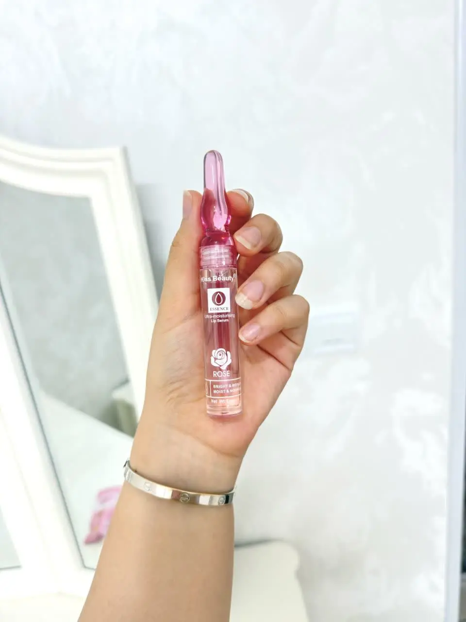 💓به عنوان برق لب هم میتونین ازش استفاده کنین و لباتونو از بی روحی در میاره
