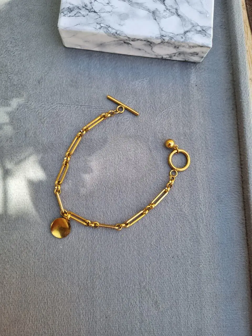 از اون دستبندهای هست که همه به دستتون خیره میشن😁
