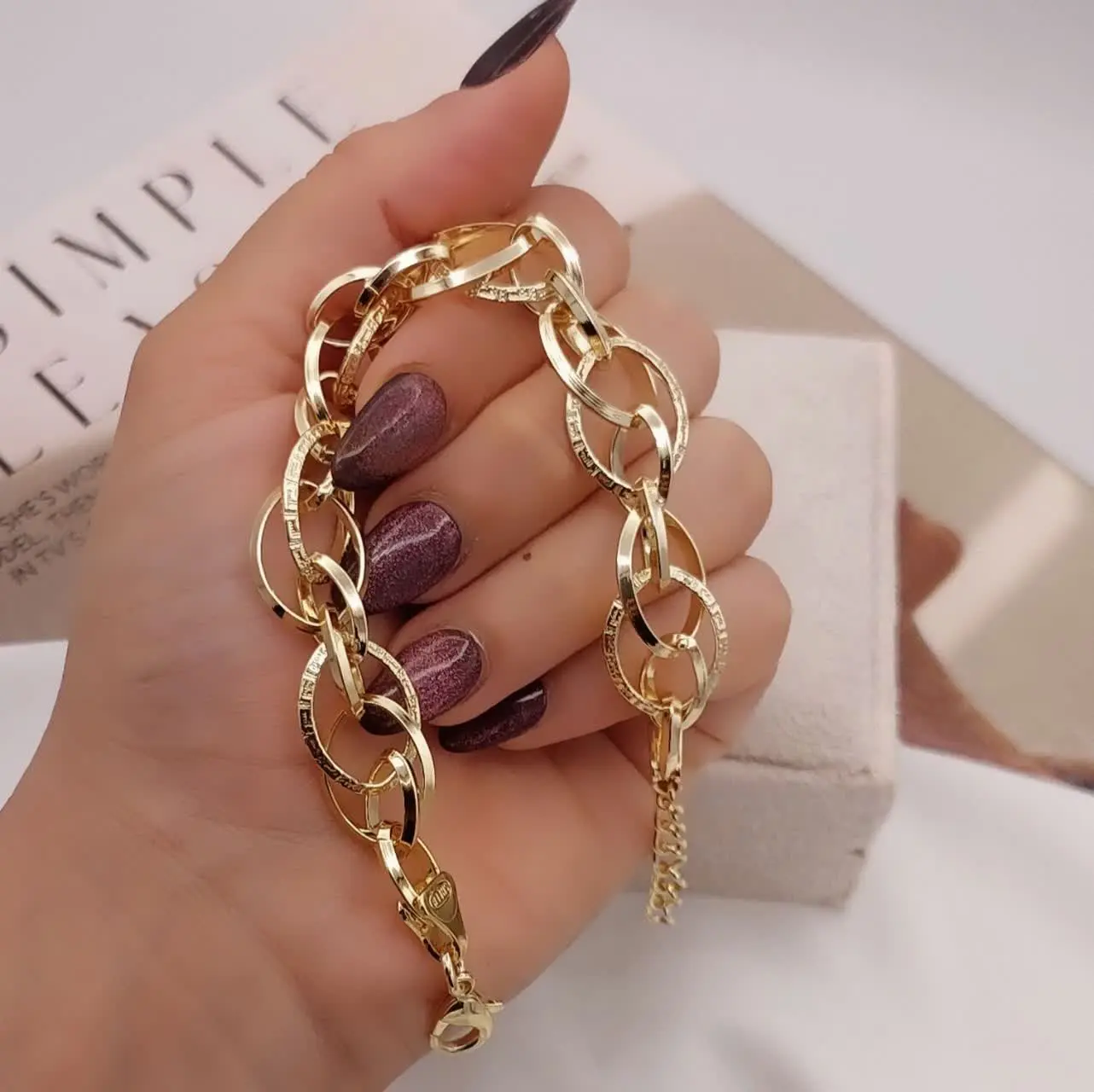 #دستبند حلقه‌ای طرح طلا✨
