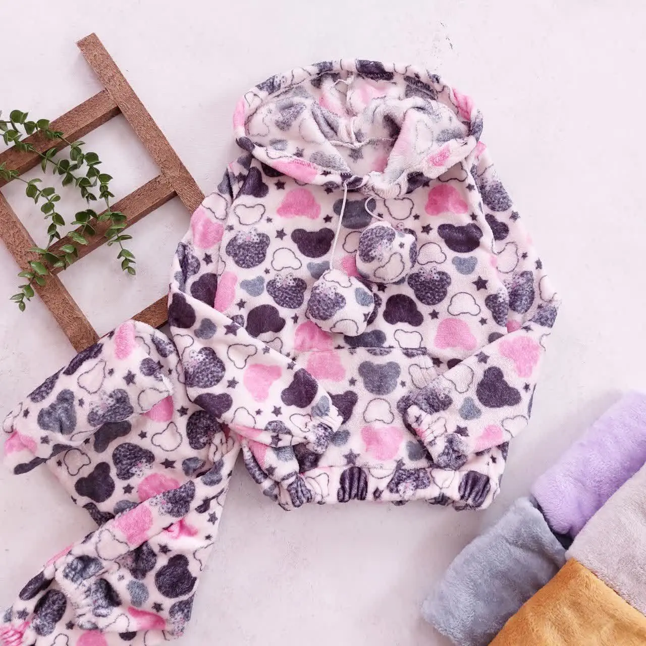 هودی شلوار پولیشی پوم دار 
