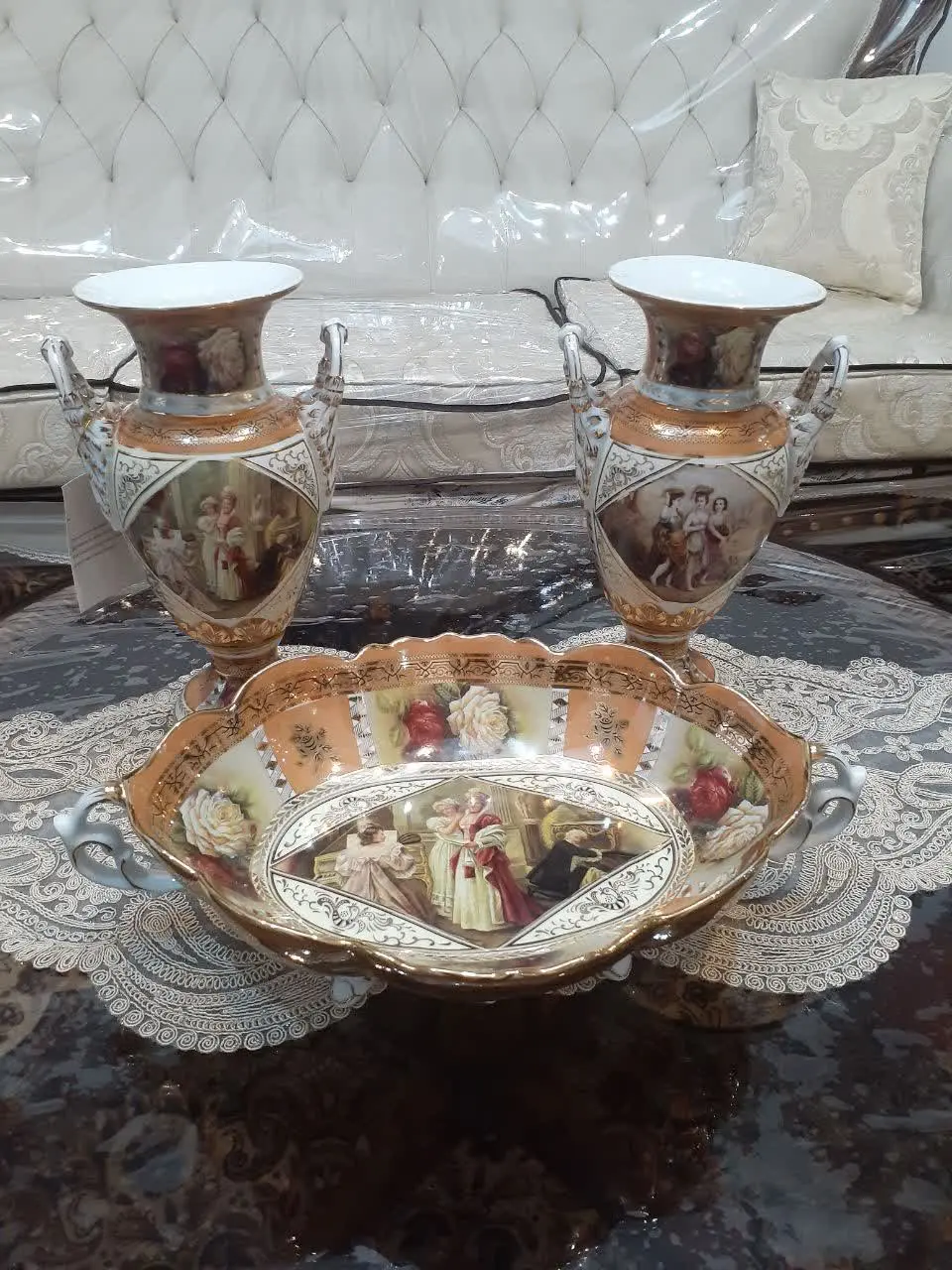 یک جفت گلدان ۳۰ سانت 
