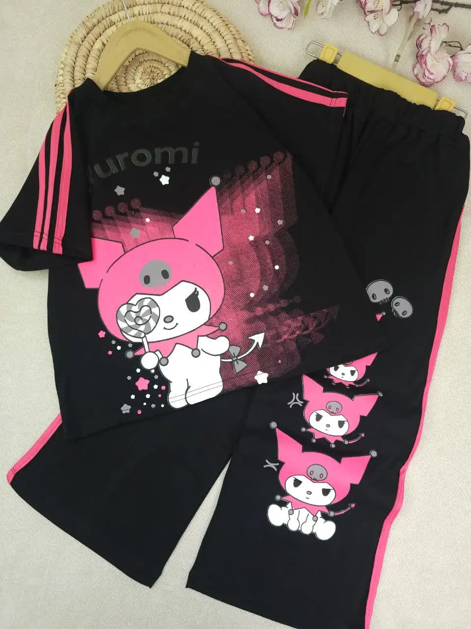 تیشرت و شلوار کرومی صورتی
