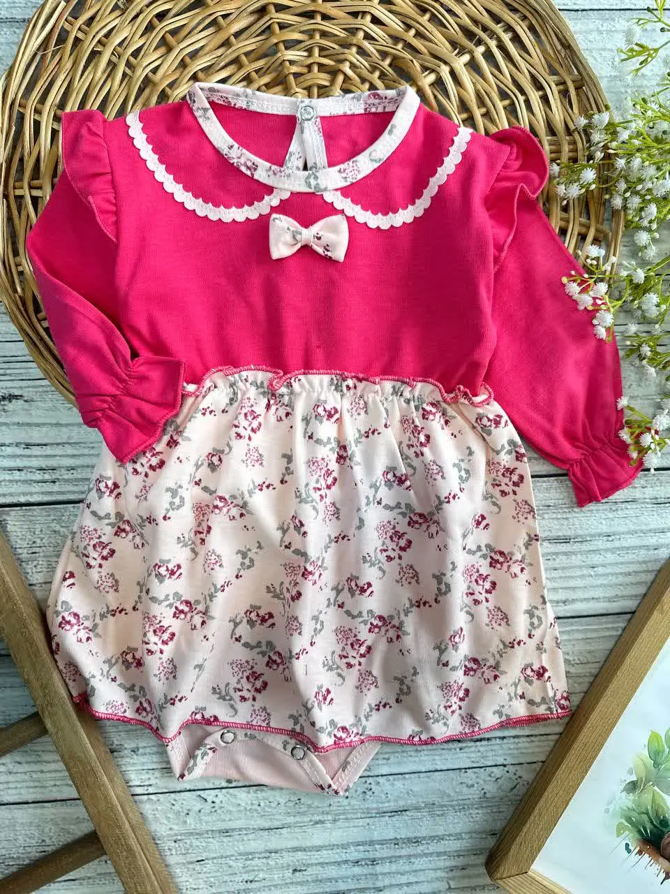 بادی دامن دار طرح گل سرخ نوزادی و کودک کد ۱۱۸۰۷۵ 
