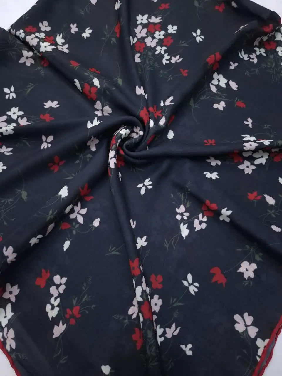 ☘ روسری از جنس کرپ نخ