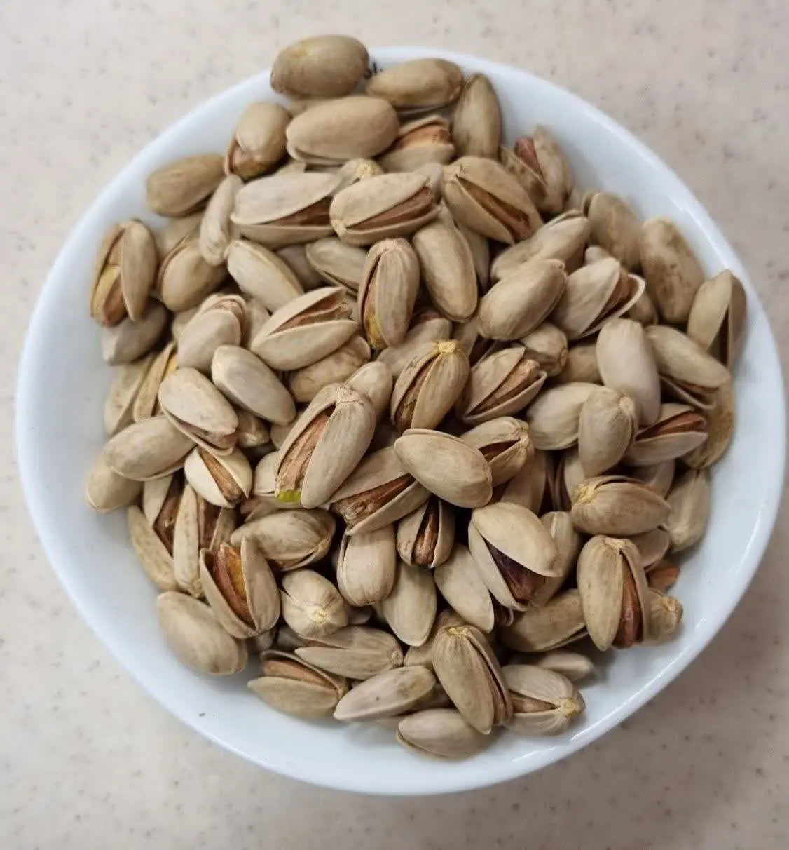 پسته اکبری خام
