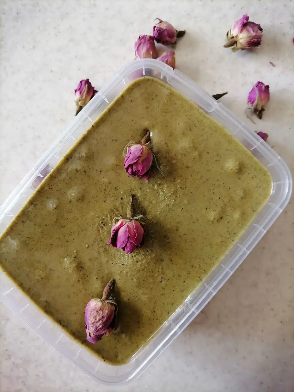 ولی وقتی محصول به دست دلال میفته، و واسطه میاد وسط، 
