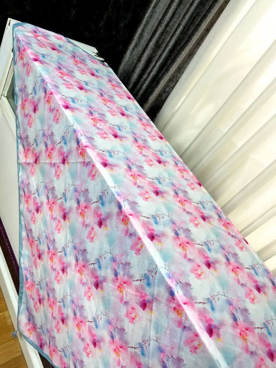 روسری حراجی
