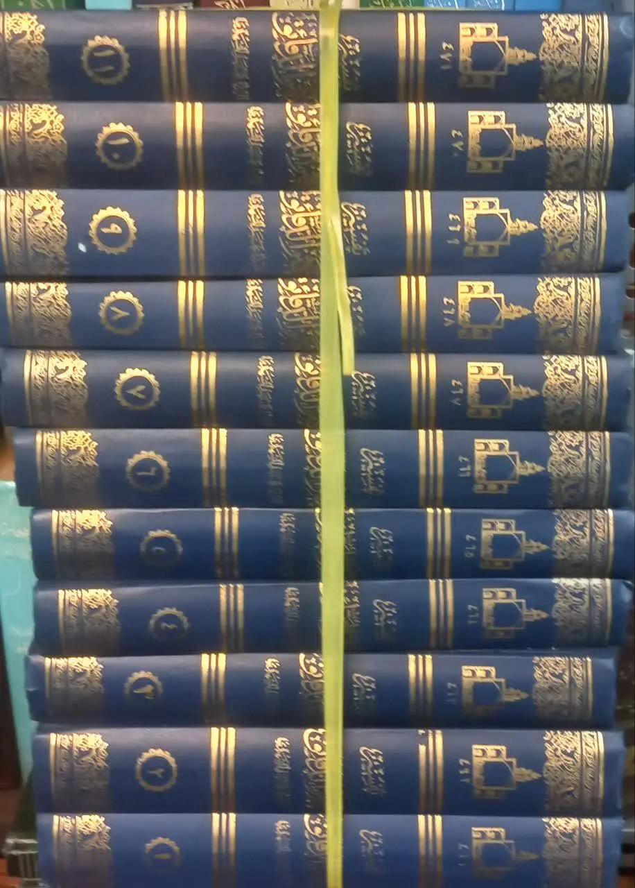 🔰 کنز الدقائق و بحر الغرائب کتاب تفسیر روایی به زبان عربی، به قلم میرزا محمد قمی مشهدی (م۱۱۲۵ق) است. نویسنده در این کتاب، افزون بر تجزیه و تحلیل و ارتباط آیات و بیان نظر مفسران، به ذکر روایا