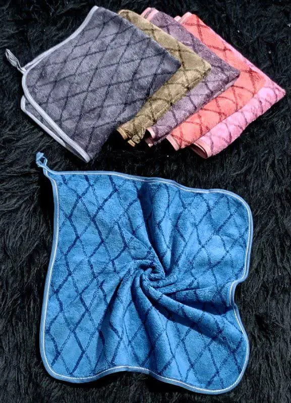 حوله دست و صورت 
