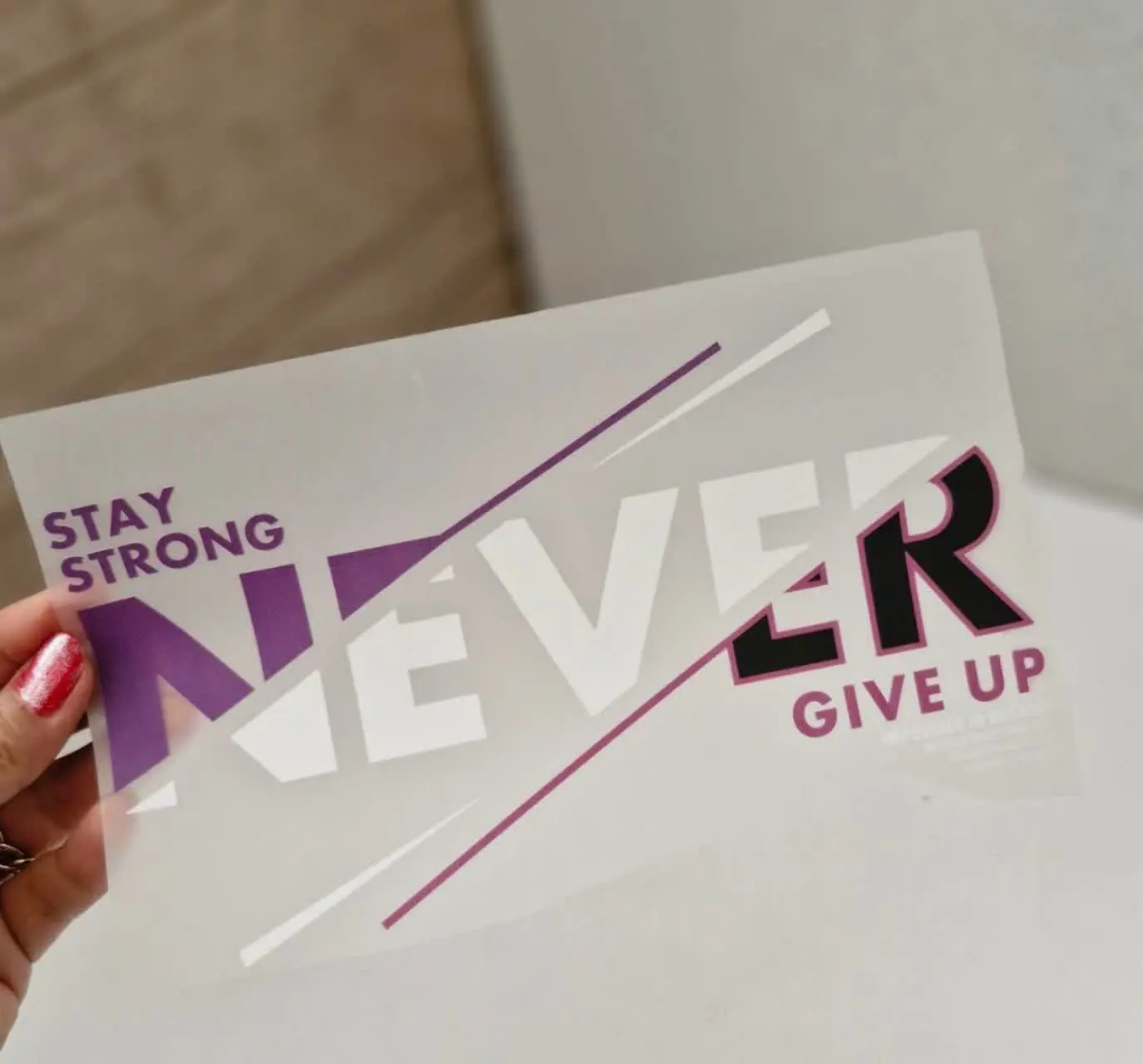 ترجمه: قوی بمان و هرگز تسلی...