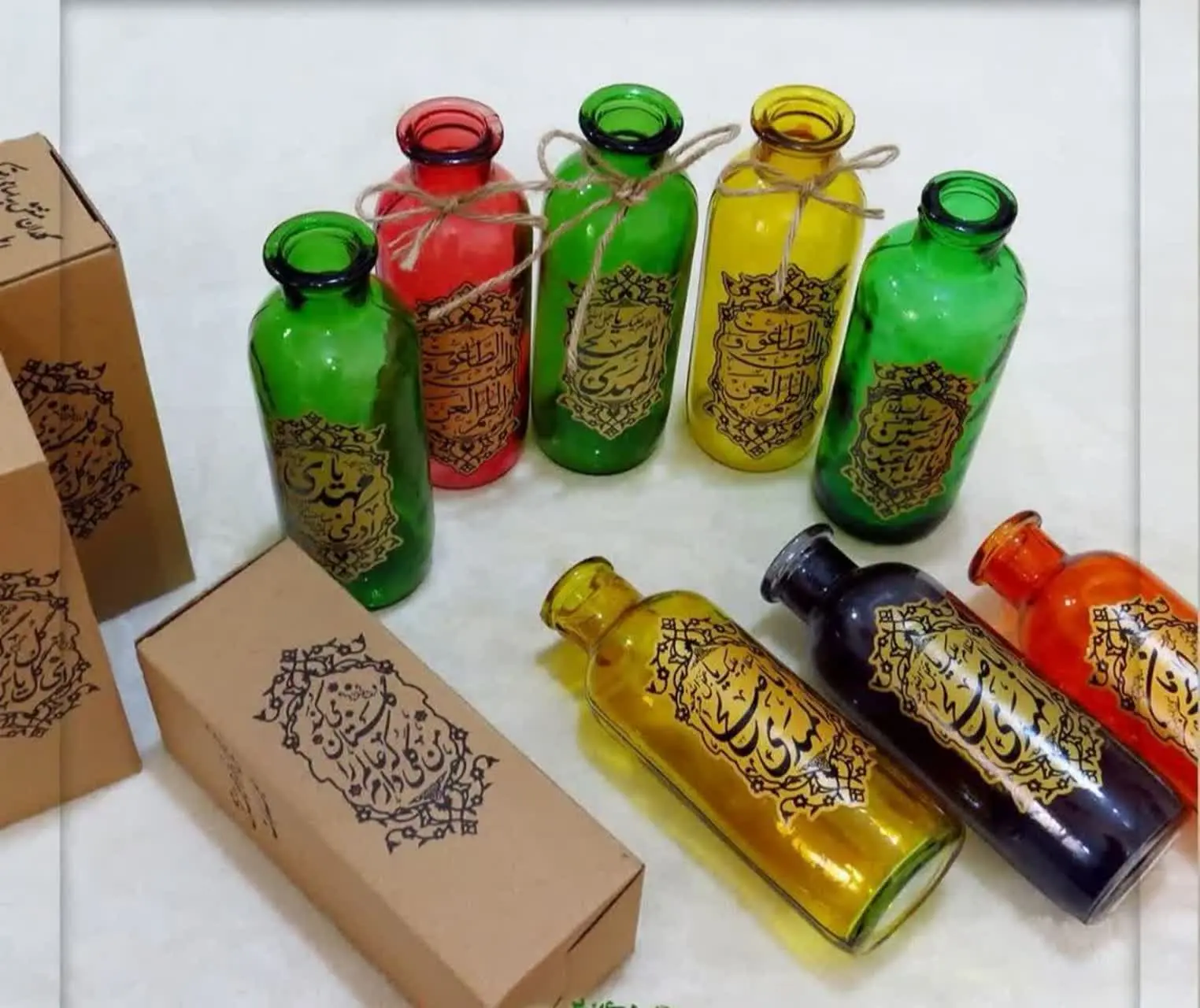 گلدان‌های شیشه متبرک با اسامی ائمه
