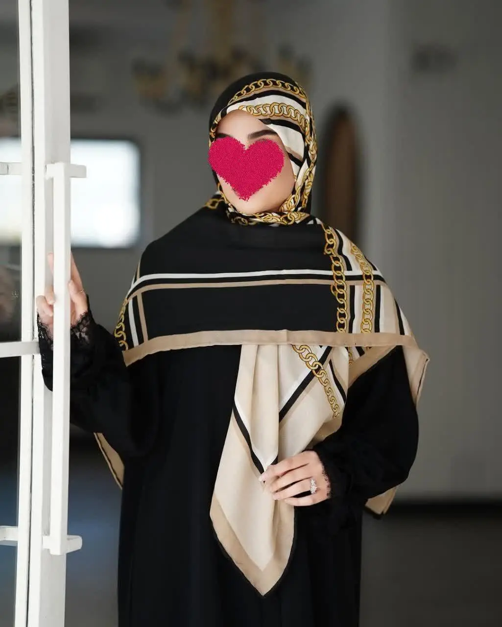 موقعیت👈دنبال یه روسری نخ پن...