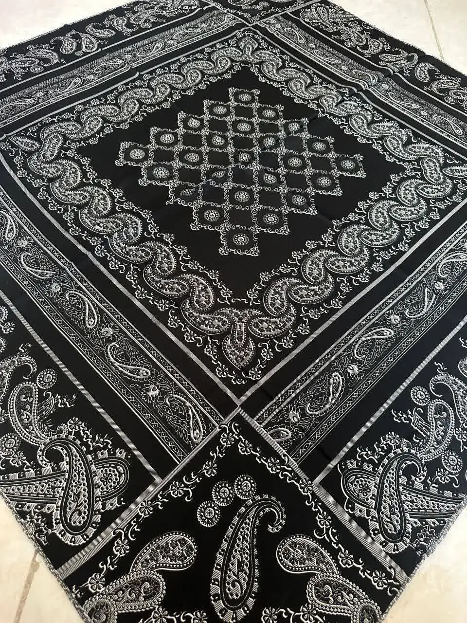 ⚜پشت روسری رنگ دارد