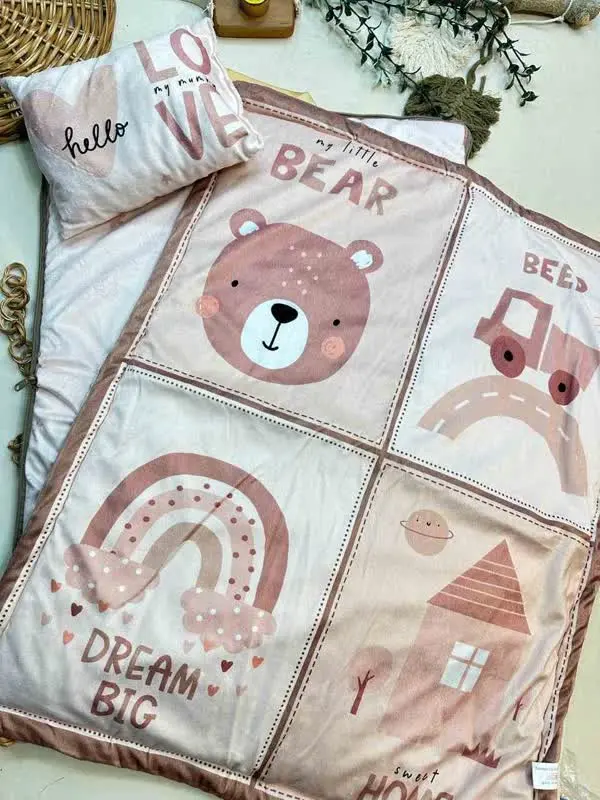 ست رخت خواب مخمل مسافرتی طرح خرس کرمی فانتری نوزادی و کودک کد ۲۲۰۰۱ 
