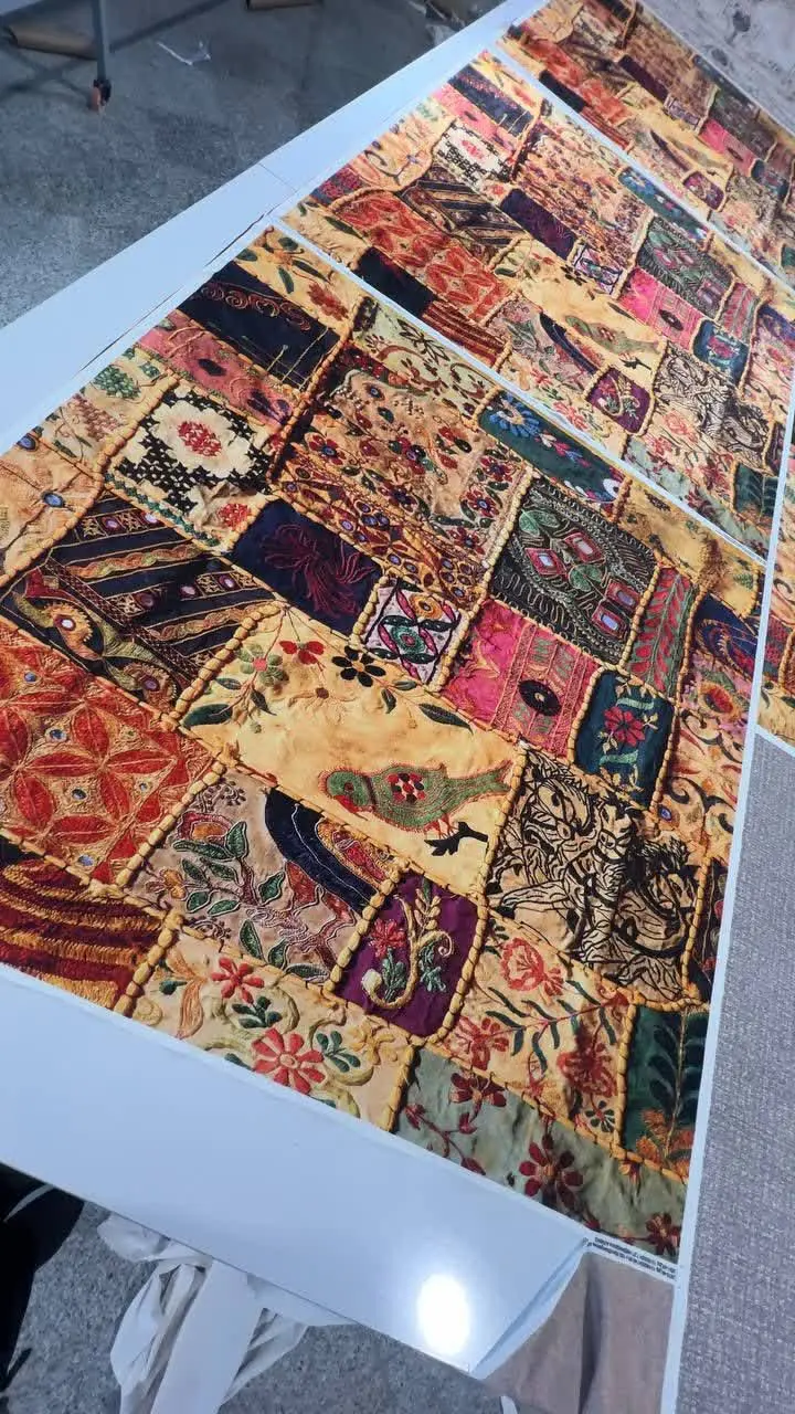 رومیزی مخمل شانل درجه یک کد B ۲۵۵۱
