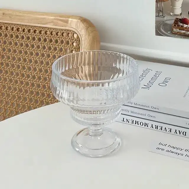 دو مدل بستنی خوری پایه دار 
